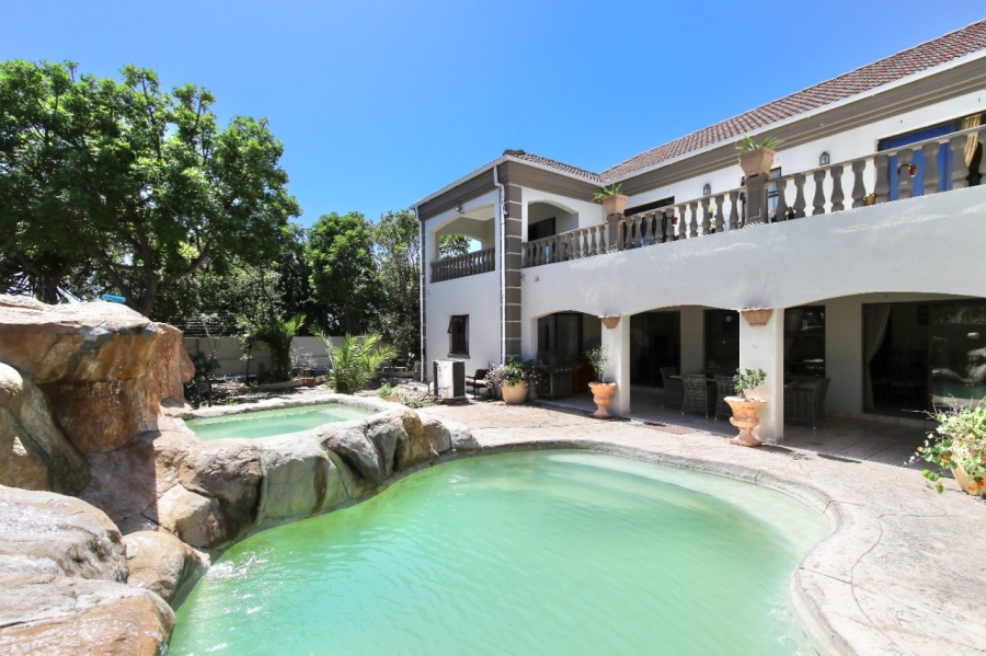 To Let 6 Bedroom Property for Rent in Sunset Beach Western Cape
